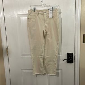 Chico’s So Slimming Girlfriend Slim Leg Crop, cream, size 4, Chico’s size 0, NWT